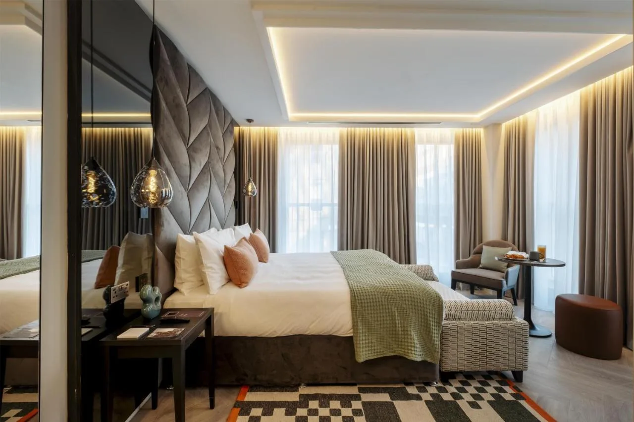 Studio Premier Room
